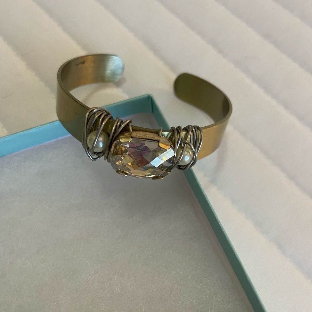 Elegant Gold Cuff Bracelet with Crystal Accent